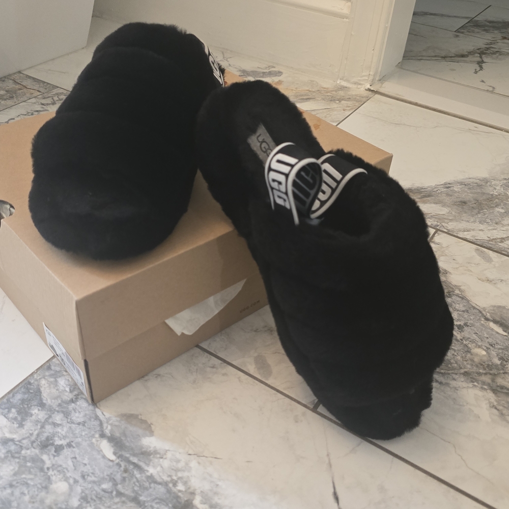 UGG Women's Fluffy Slippers/Slides - Size 10 * Like New w/box* - Picture 7 of 12